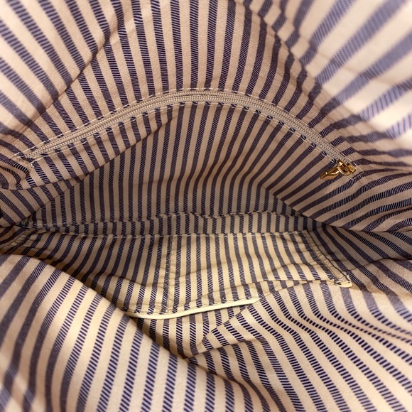 White Envelope Purse w Gold Chain - Picture 4 of 5